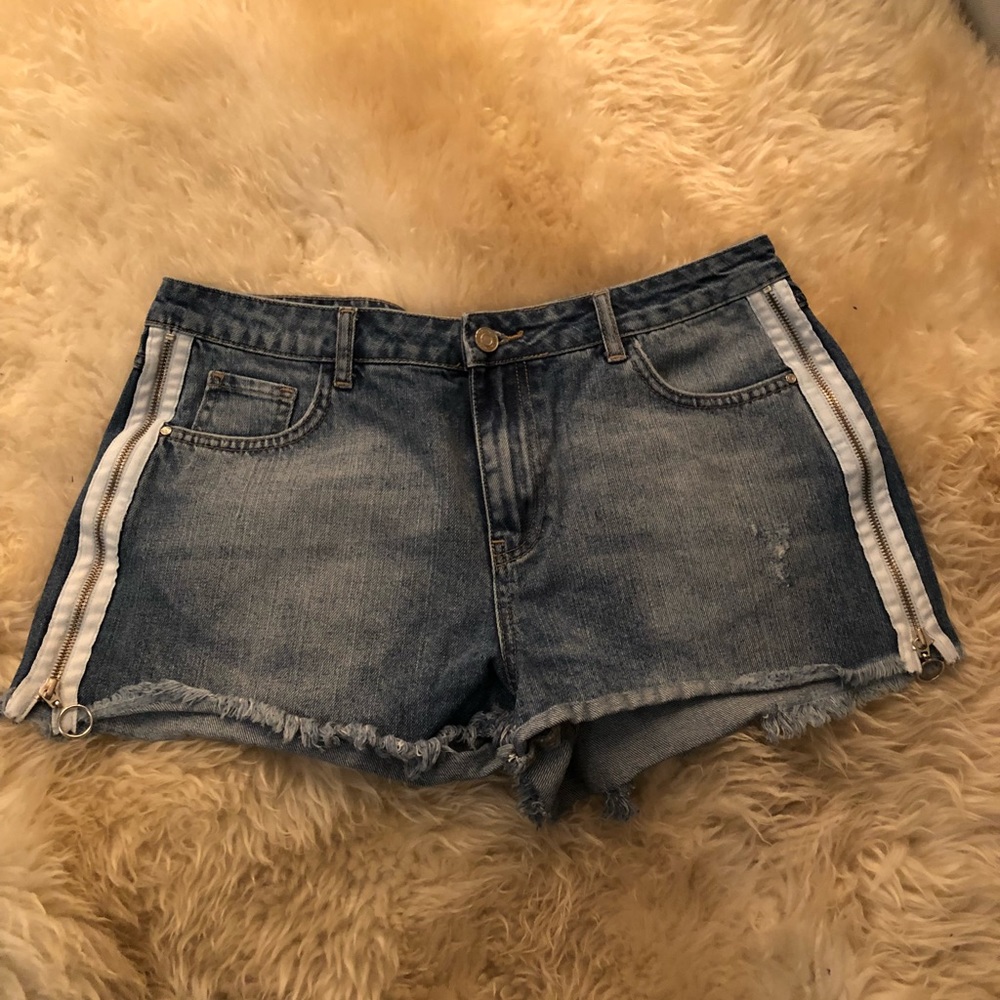 Jean Shorts with White Zipper